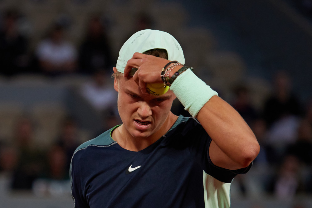 下侵略性的 下侵略性的